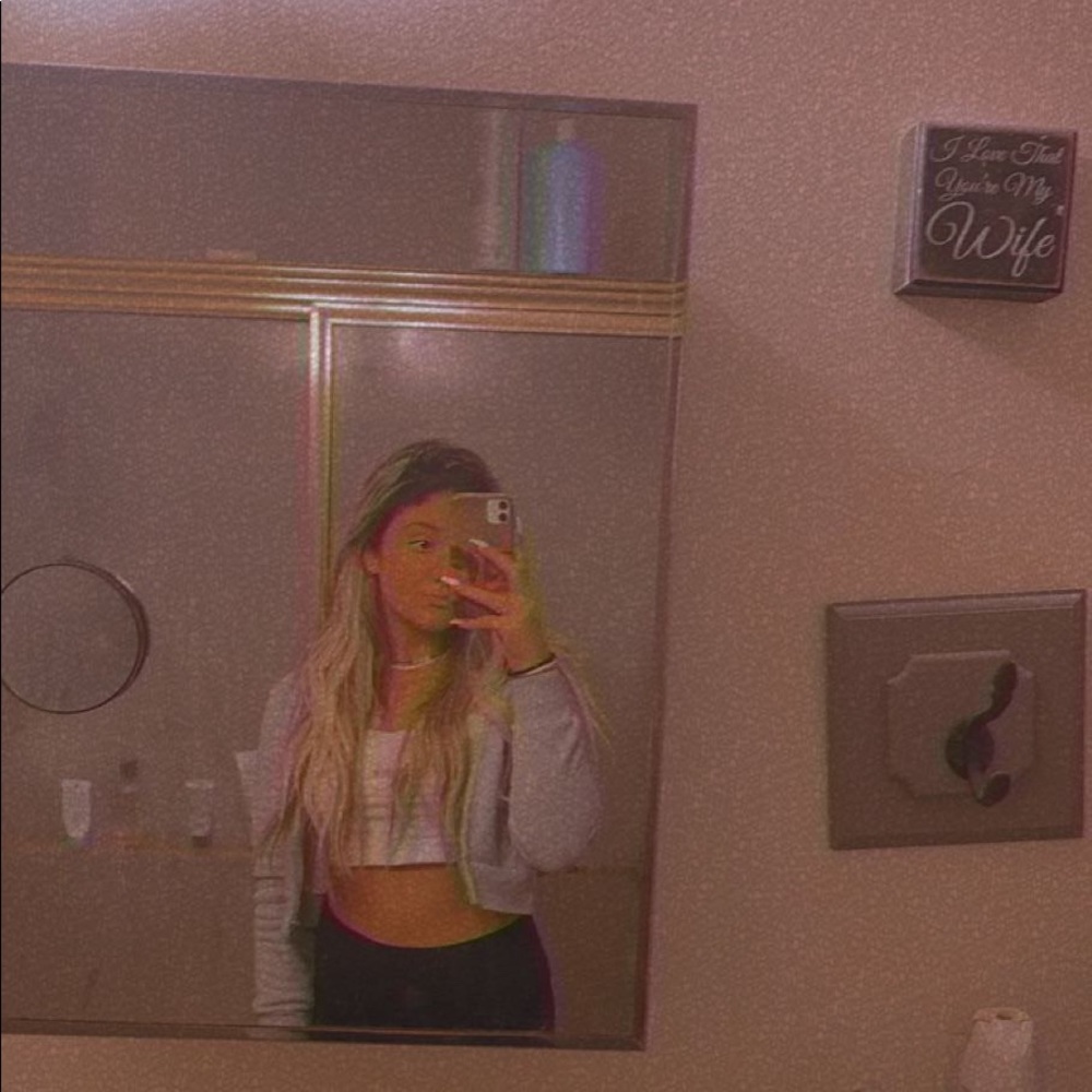 Meet your Posher, Ava